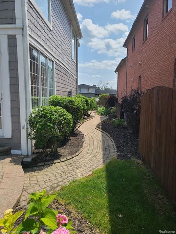 31975 Riverdale Street, Harrison Charter Township, MI 48045