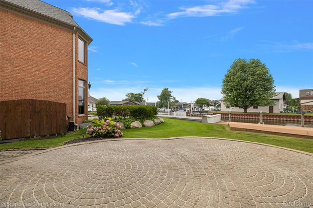 31975 Riverdale Street, Harrison Charter Township, MI 48045