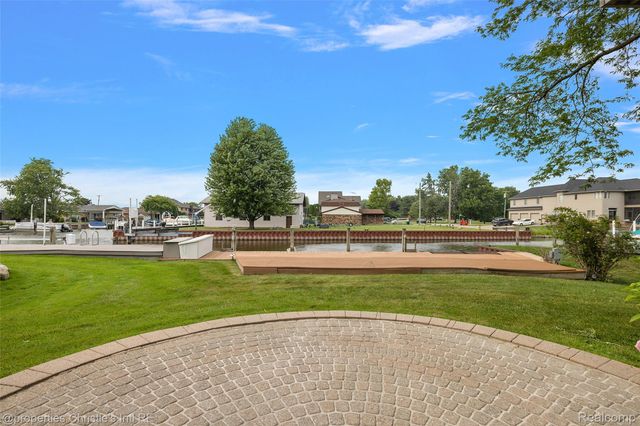 31975 Riverdale Street, Harrison Charter Township, MI 48045