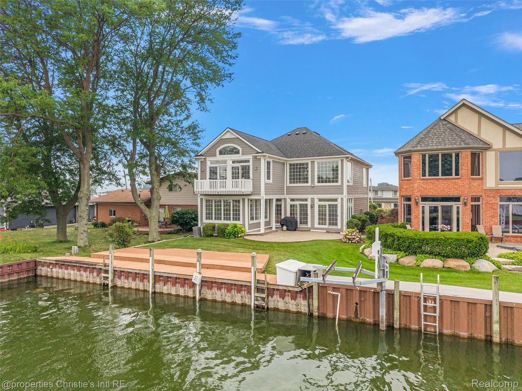 31975 Riverdale Street, Harrison Charter Township, MI 48045