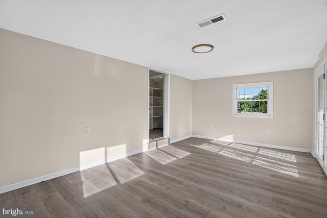 6204 AUTH RD, Suitland, MD 20746