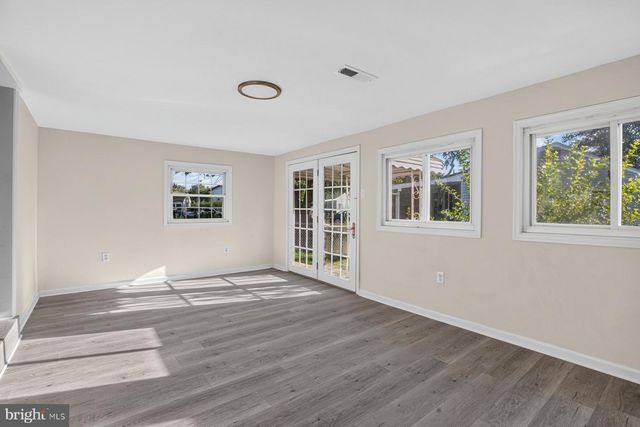 6204 AUTH RD, Suitland, MD 20746