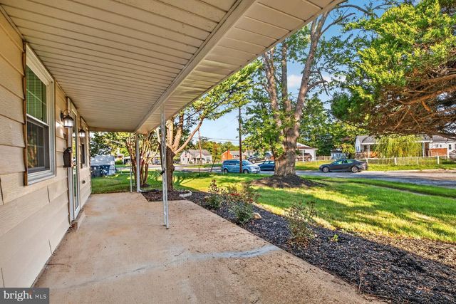 6204 AUTH RD, Suitland, MD 20746