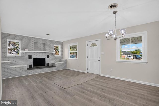 6204 AUTH RD, Suitland, MD 20746