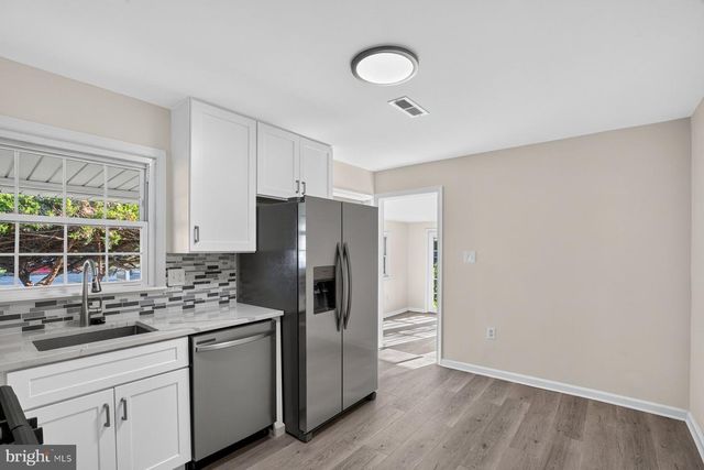6204 AUTH RD, Suitland, MD 20746