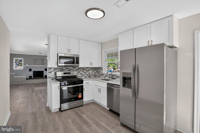 6204 AUTH RD, Suitland, MD 20746