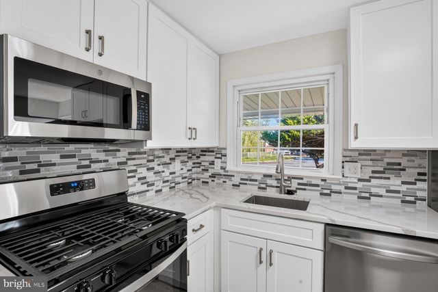 6204 AUTH RD, Suitland, MD 20746