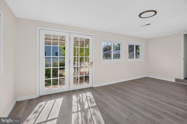 6204 AUTH RD, Suitland, MD 20746