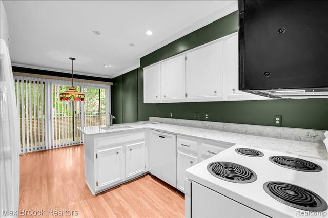 1180 Glenpointe Court, Bloomfield Hills, MI 48304