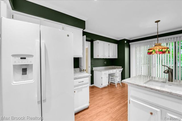 1180 Glenpointe Court, Bloomfield Hills, MI 48304