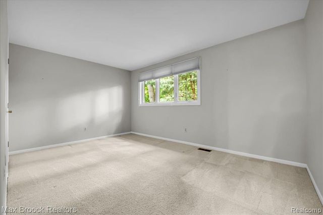 1180 Glenpointe Court, Bloomfield Hills, MI 48304
