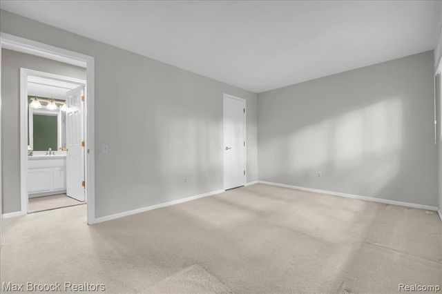 1180 Glenpointe Court, Bloomfield Hills, MI 48304