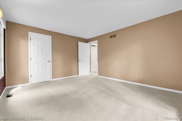 1180 Glenpointe Court, Bloomfield Hills, MI 48304