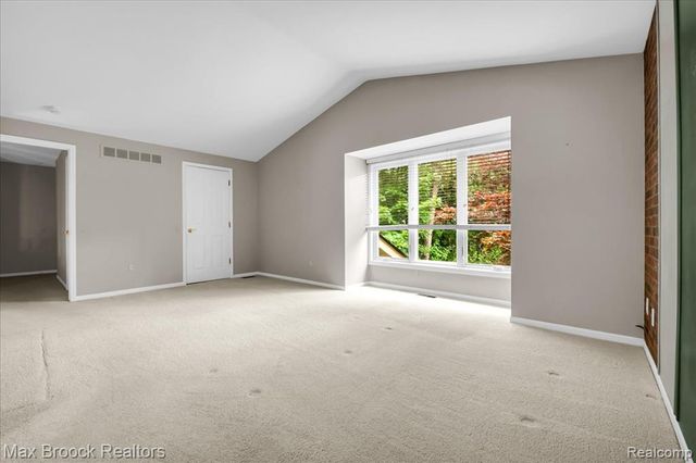 1180 Glenpointe Court, Bloomfield Hills, MI 48304