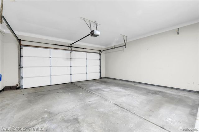 1180 Glenpointe Court, Bloomfield Hills, MI 48304