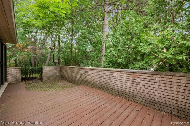 1180 Glenpointe Court, Bloomfield Hills, MI 48304