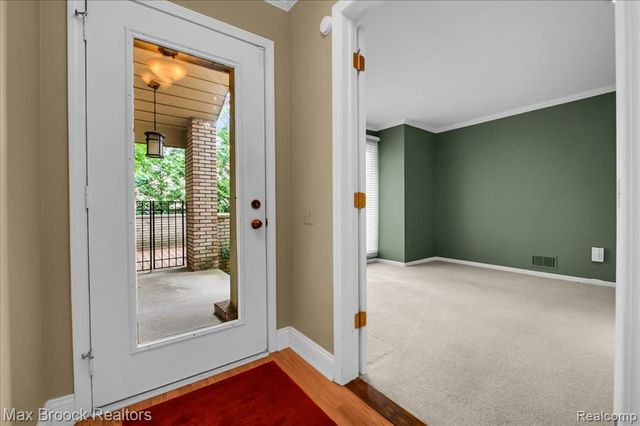 1180 Glenpointe Court, Bloomfield Hills, MI 48304