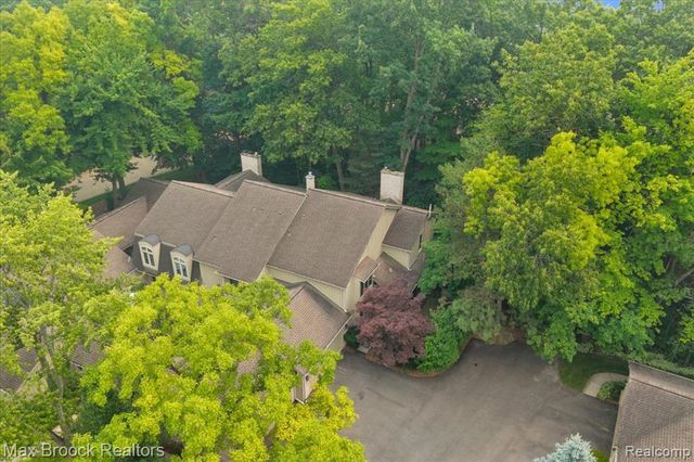 1180 Glenpointe Court, Bloomfield Hills, MI 48304
