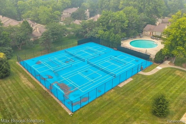 1180 Glenpointe Court, Bloomfield Hills, MI 48304