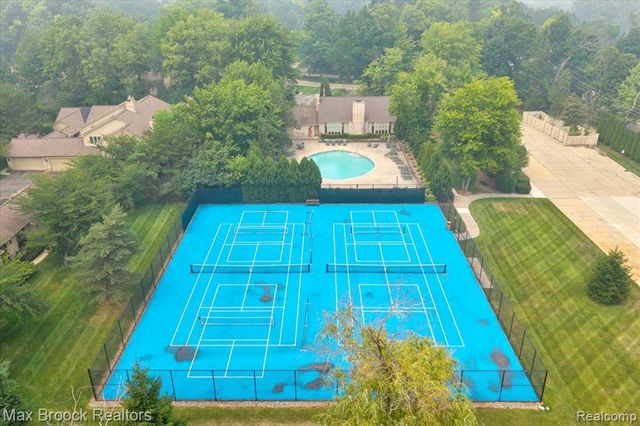 1180 Glenpointe Court, Bloomfield Hills, MI 48304