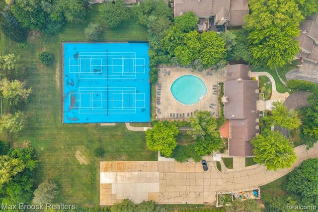 1180 Glenpointe Court, Bloomfield Hills, MI 48304
