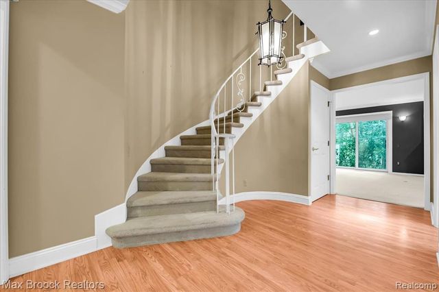1180 Glenpointe Court, Bloomfield Hills, MI 48304