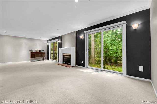 1180 Glenpointe Court, Bloomfield Hills, MI 48304
