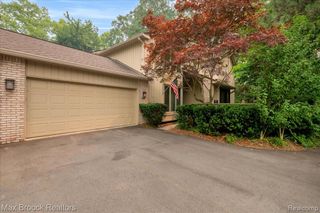 1180 Glenpointe Court, Bloomfield Hills, MI 48304