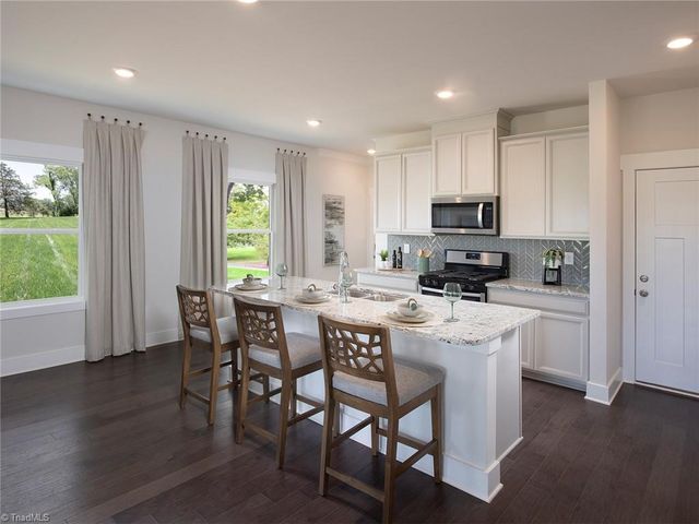 812 StreamView Court, Mebane, NC 27302