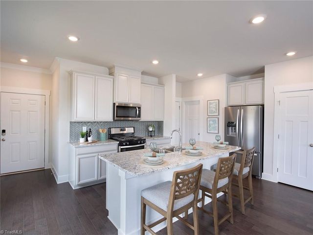 812 StreamView Court, Mebane, NC 27302