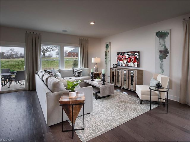 812 StreamView Court, Mebane, NC 27302