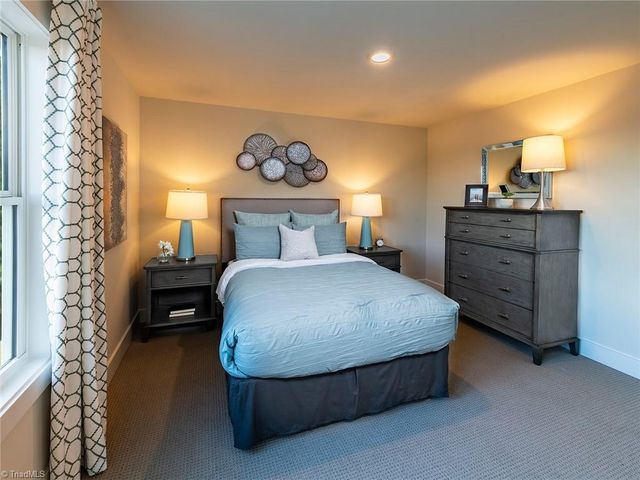 812 StreamView Court, Mebane, NC 27302