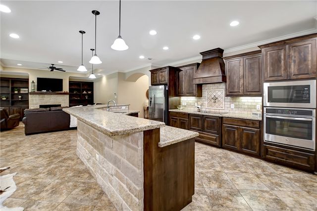 1196 Evelyn Court, Franklin, TX 77856