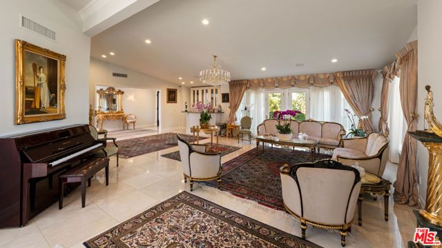 435 Walker Drive, Beverly Hills, CA 90210