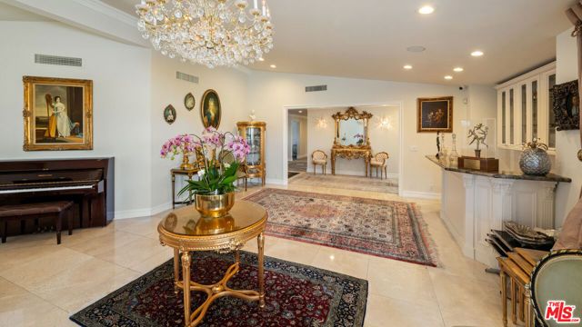 435 Walker Drive, Beverly Hills, CA 90210