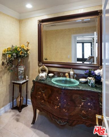 435 Walker Drive, Beverly Hills, CA 90210