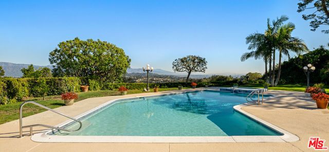 435 Walker Drive, Beverly Hills, CA 90210