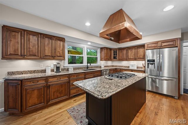 10 Chaminade Drive, St Louis, MO 63141
