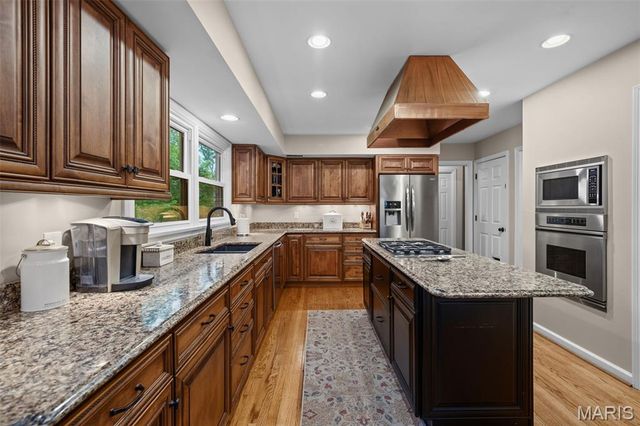 10 Chaminade Drive, St Louis, MO 63141