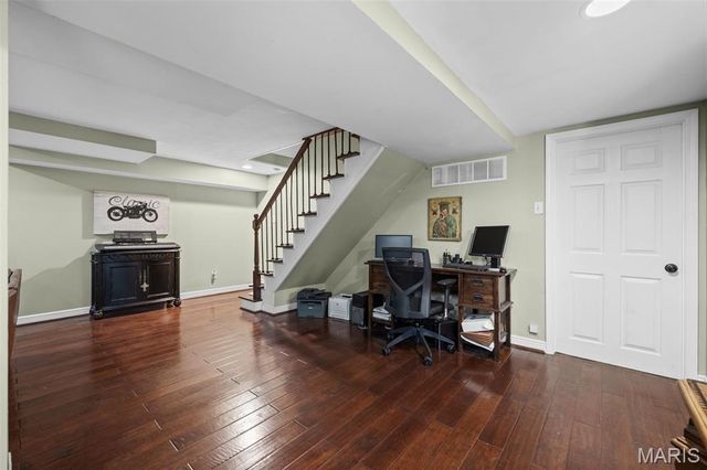 10 Chaminade Drive, St Louis, MO 63141