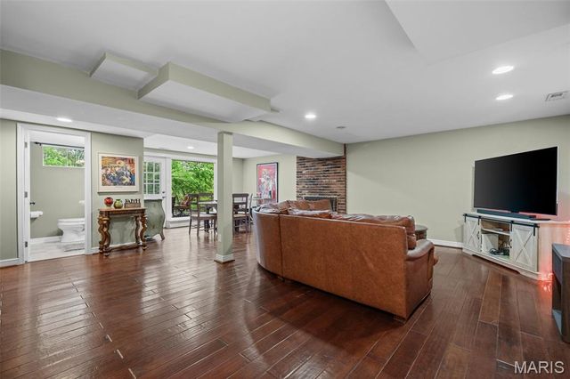 10 Chaminade Drive, St Louis, MO 63141