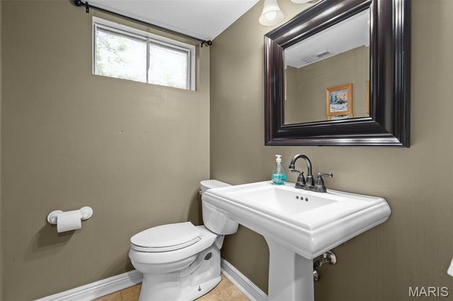 10 Chaminade Drive, St Louis, MO 63141