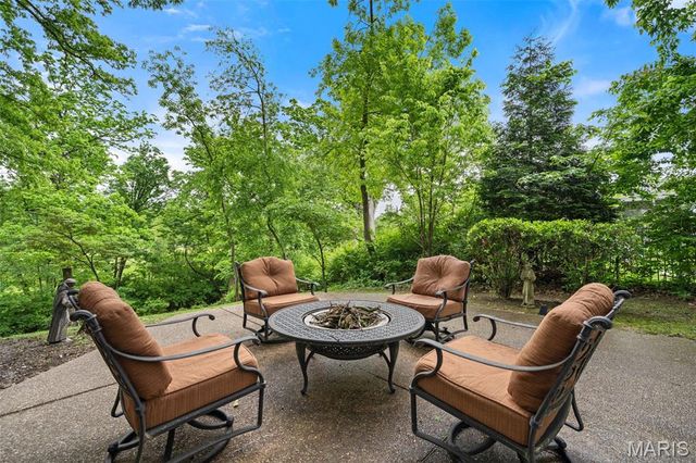 10 Chaminade Drive, St Louis, MO 63141