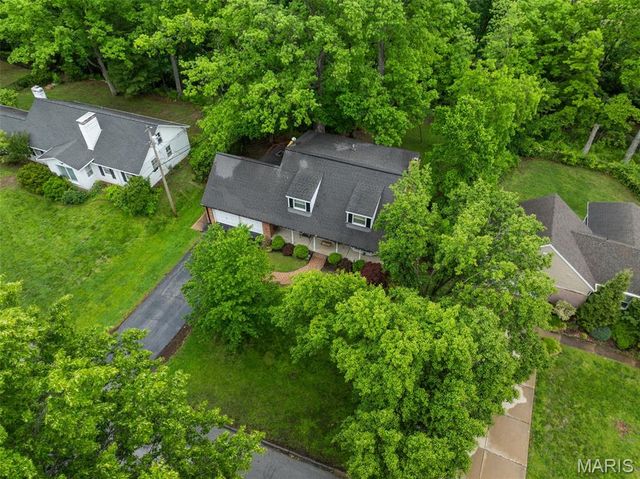 10 Chaminade Drive, St Louis, MO 63141
