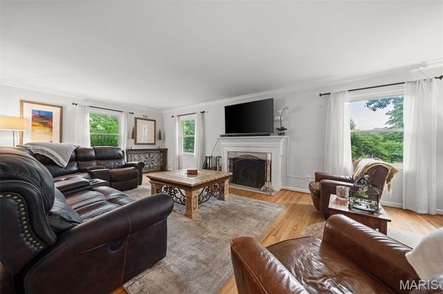 10 Chaminade Drive, St Louis, MO 63141