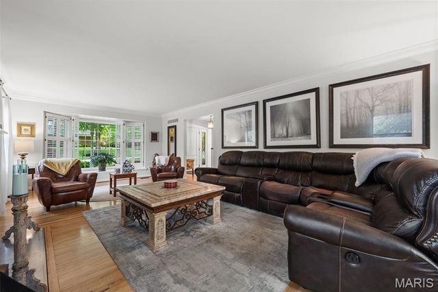 10 Chaminade Drive, St Louis, MO 63141