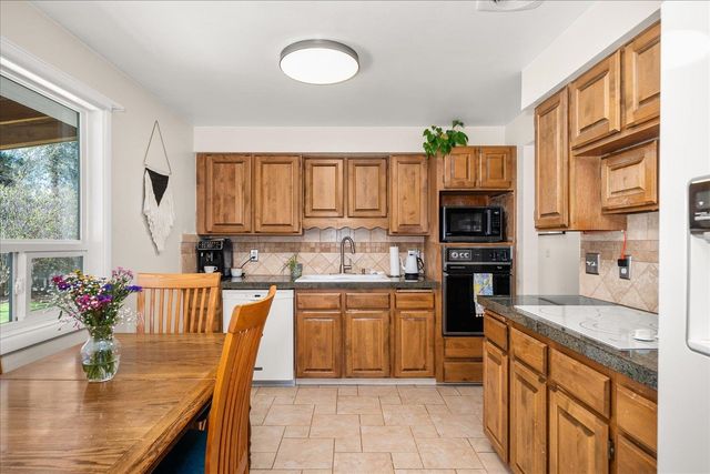 6713 N Stevens St, Spokane, WA 99208