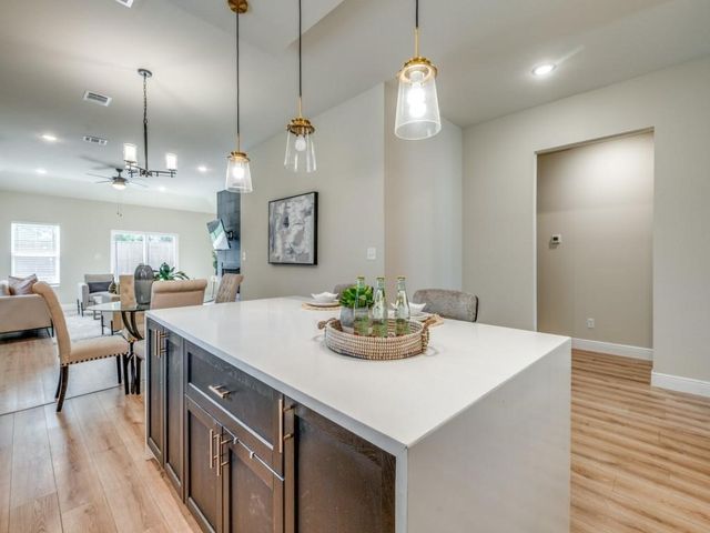 929 S Marlborough Avenue, Dallas, TX 75208