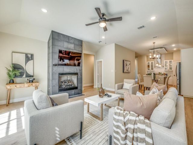 929 S Marlborough Avenue, Dallas, TX 75208