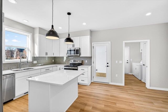 2807 Crinkle Root Drive, Fitchburg, WI 53711